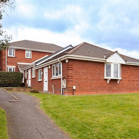 Pinfold Court Apartments Knowsley Eksteriør bilde
